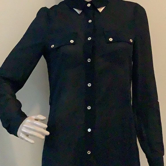 byguess t-shirt🖤 - Picture 7 of 9